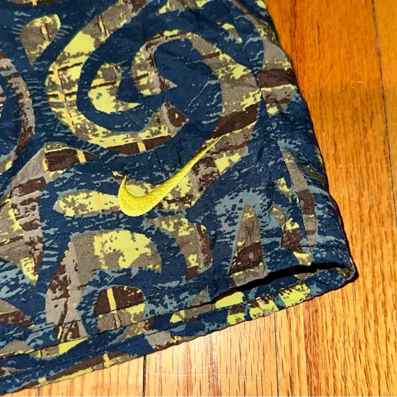 Rare Nike Vintage Nylon Abstract Shorts - Picture 2 of 7